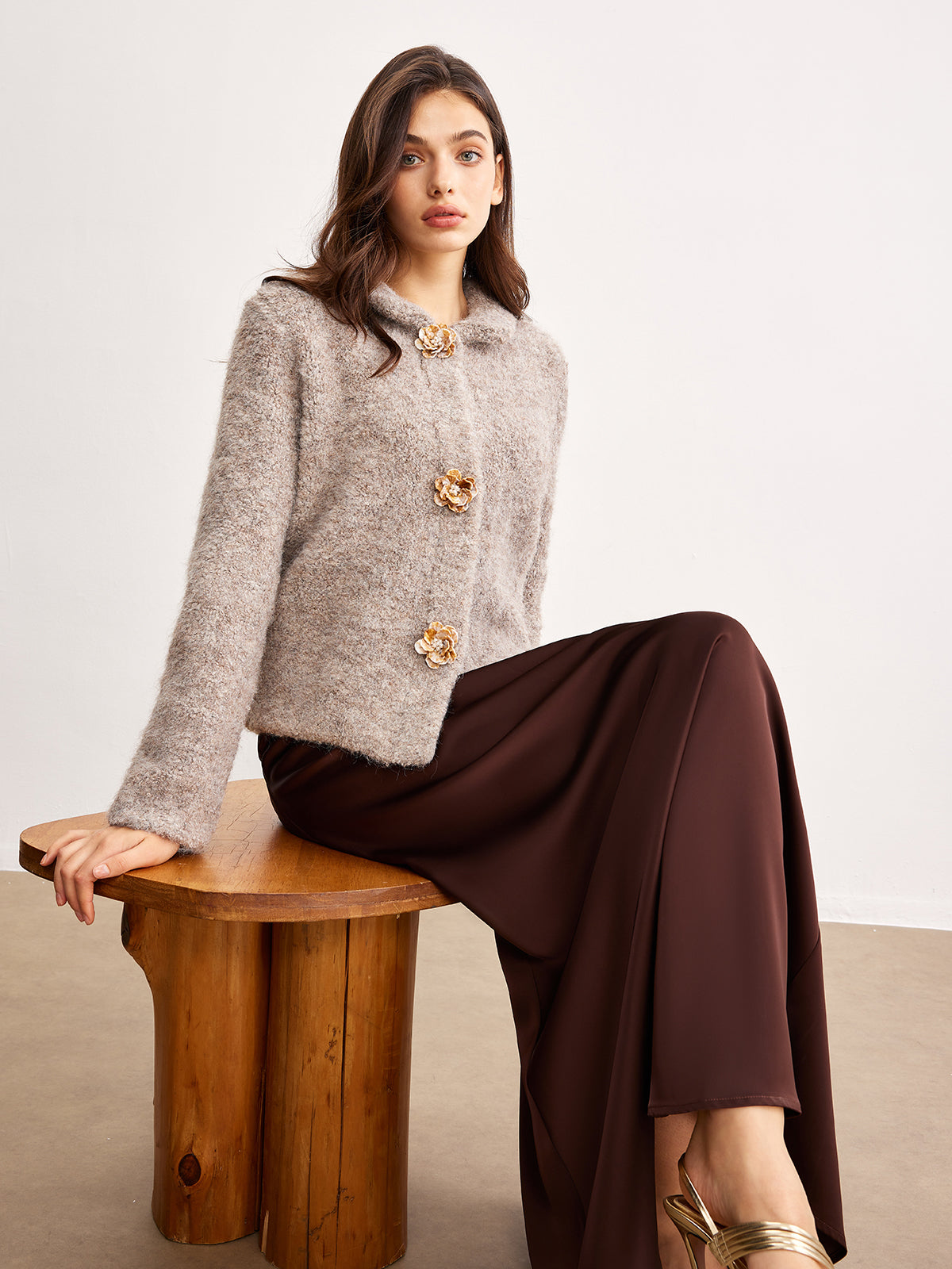 Cardigan com Botões de Flores de Metal