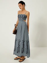 Vestido Longo com Estampa Xadrez e Recorte Bordado - Cutout