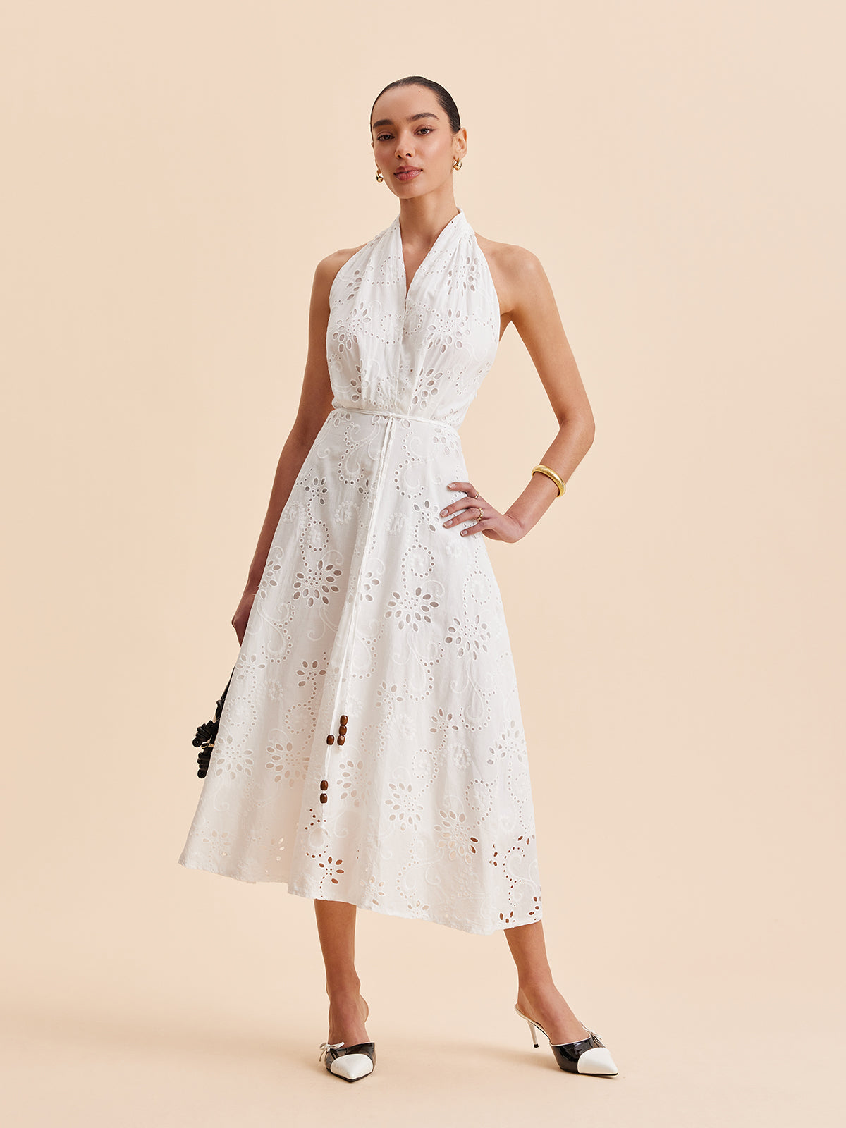 Vestido Midi com Decote Halter e Cinto e Ilhós