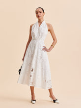 Vestido Midi com Decote Halter e Cinto e Ilhós